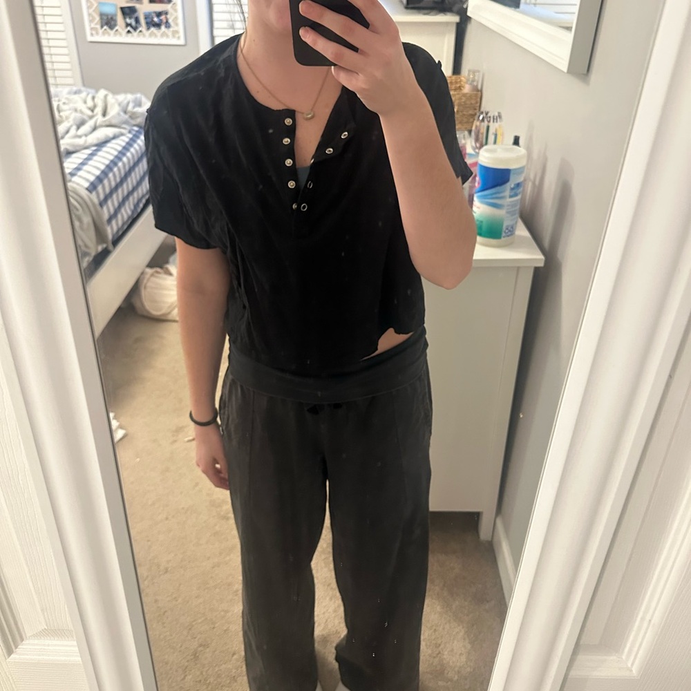 Women’s button up cropped tees